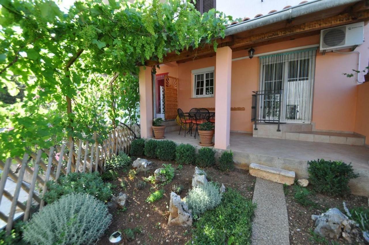 Apartman In Vrbnik/insel Krk 13597 *